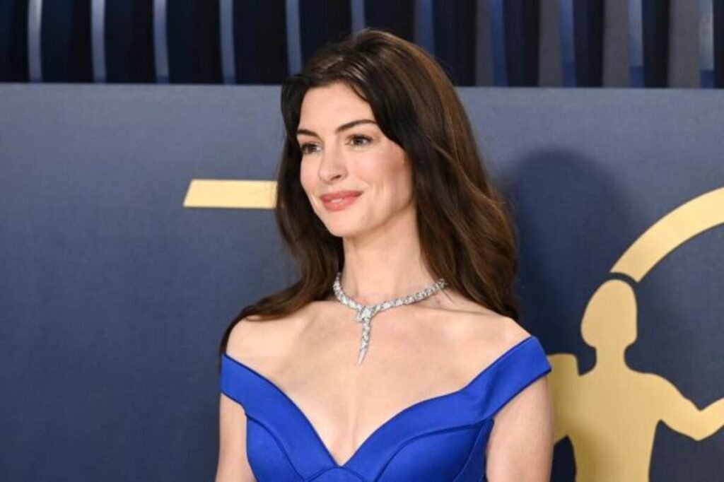Anne hathaway's-the clutter