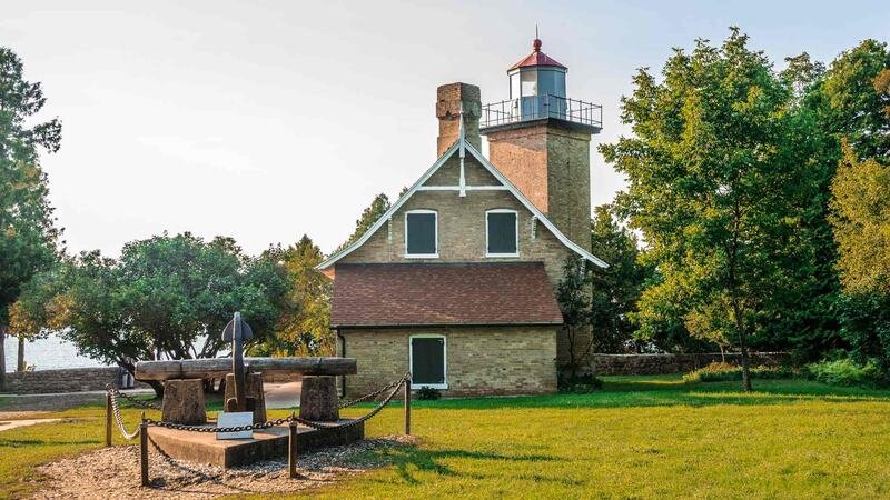 Door-County-Lighthouses-the clutter